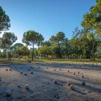 Dimensionnement idéal d&rsquo;un terrain de pétanque : guide pratique
