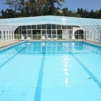 Conception d’un abri de piscine personnalisé : un choix pratique et sécuritaire !