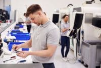 Faire durer ses appareils électriques : entretien, réparation et recyclage