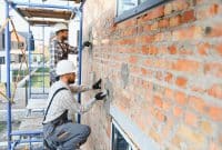 Façade de maison : solutions pour lui redonner éclat et modernité