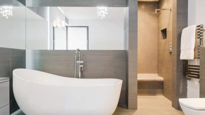 Petite vs grande salle de bain : bien choisir ses équipements