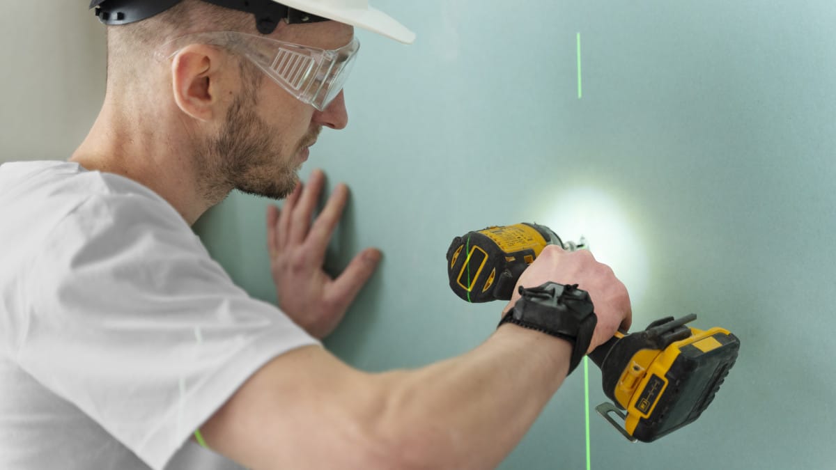 homme en plein travaux