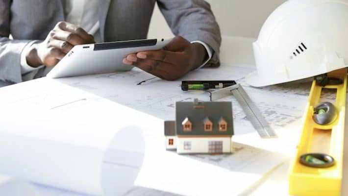 Faut-il privilégier un plain-pied ou une maison à étage pour maîtriser son budget ?